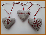 Coeurs de Noël brodés